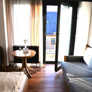 Standard Zimmer mit Kingsize-Bett